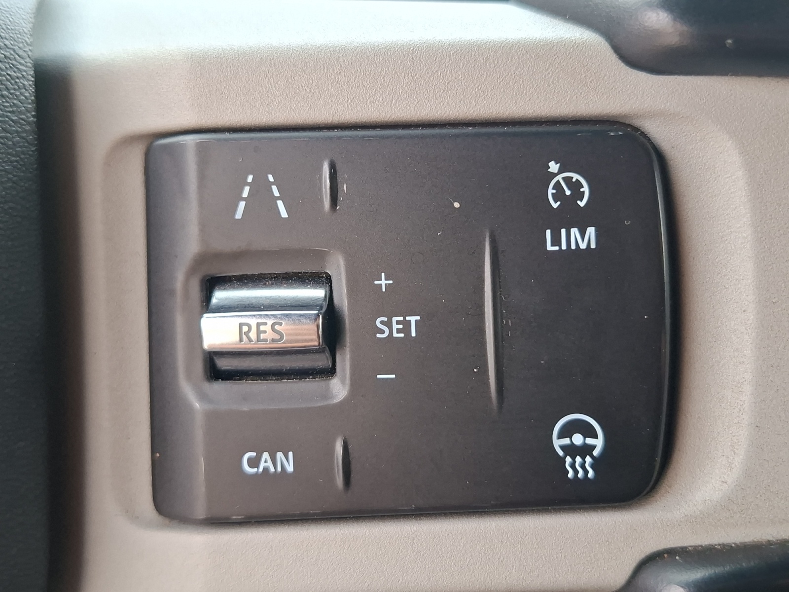Land Rover Defender 21