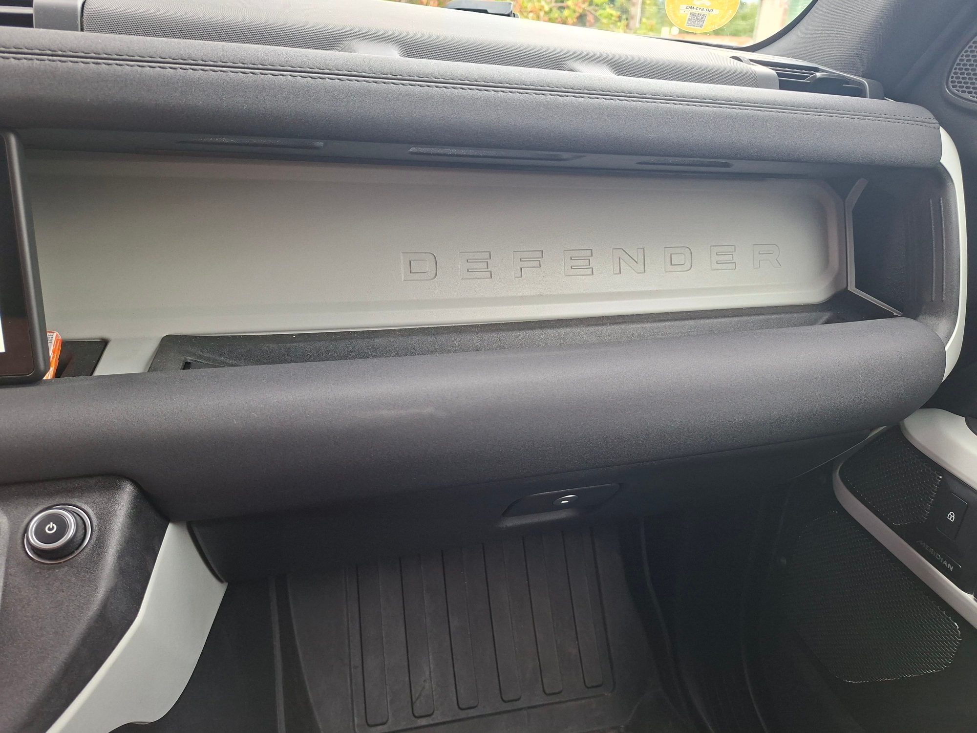 Land Rover Defender 41
