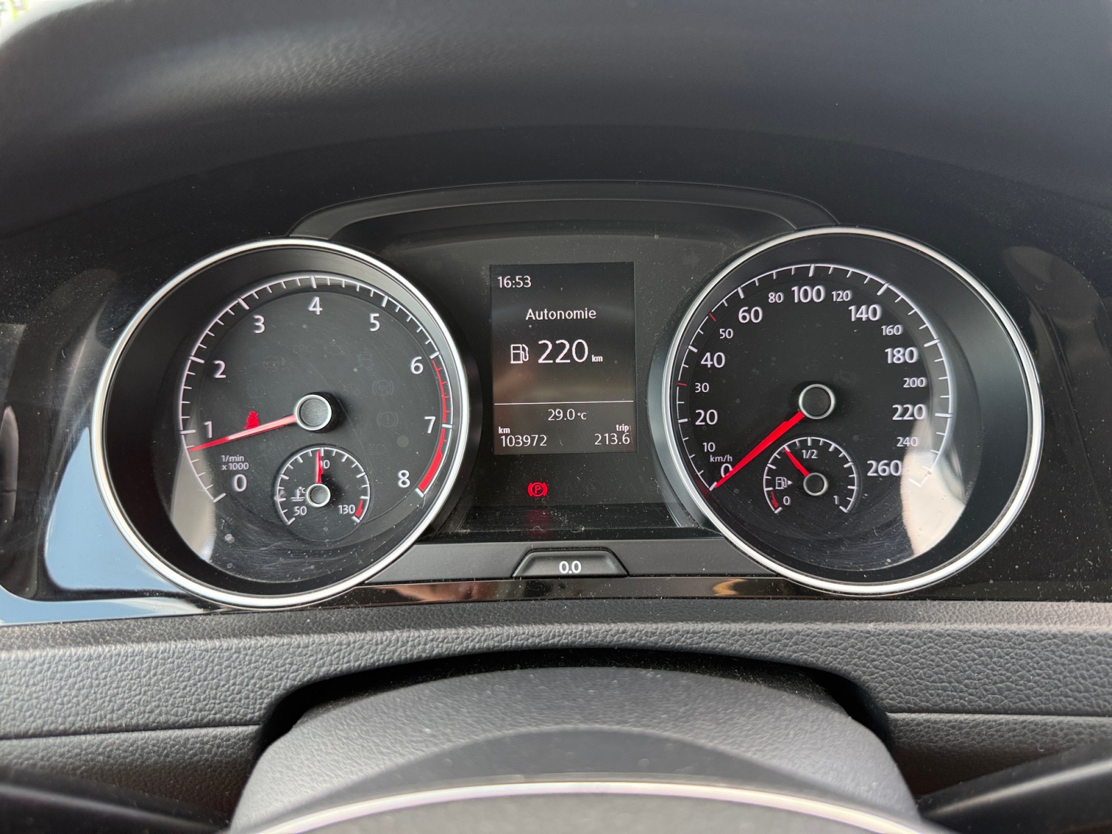 Volkswagen Golf 16