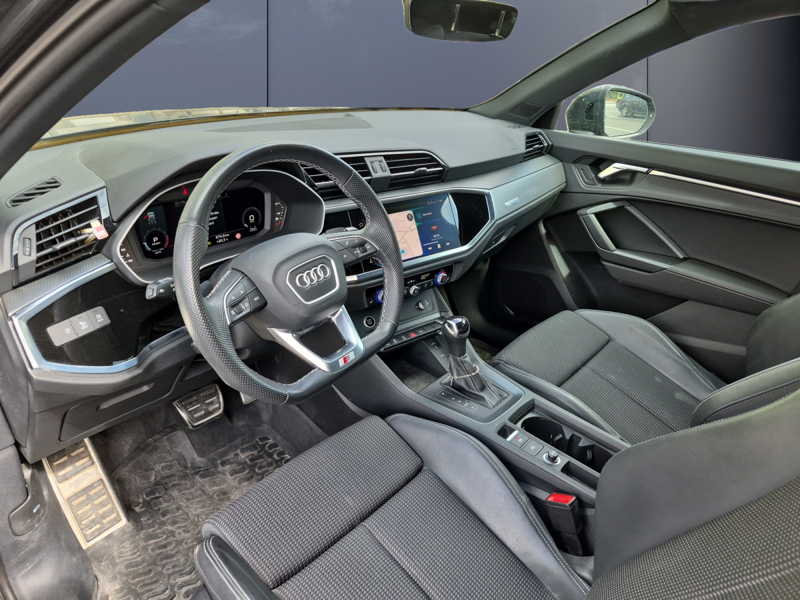 Audi Q3 8