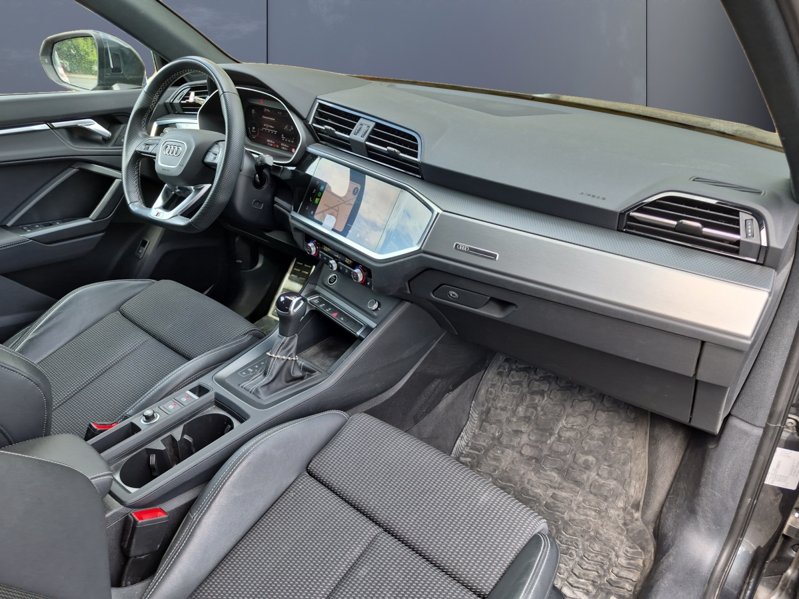 Audi Q3 12