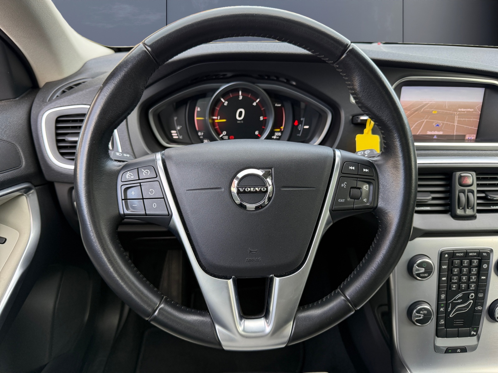 Volvo V40 Cross Country 15
