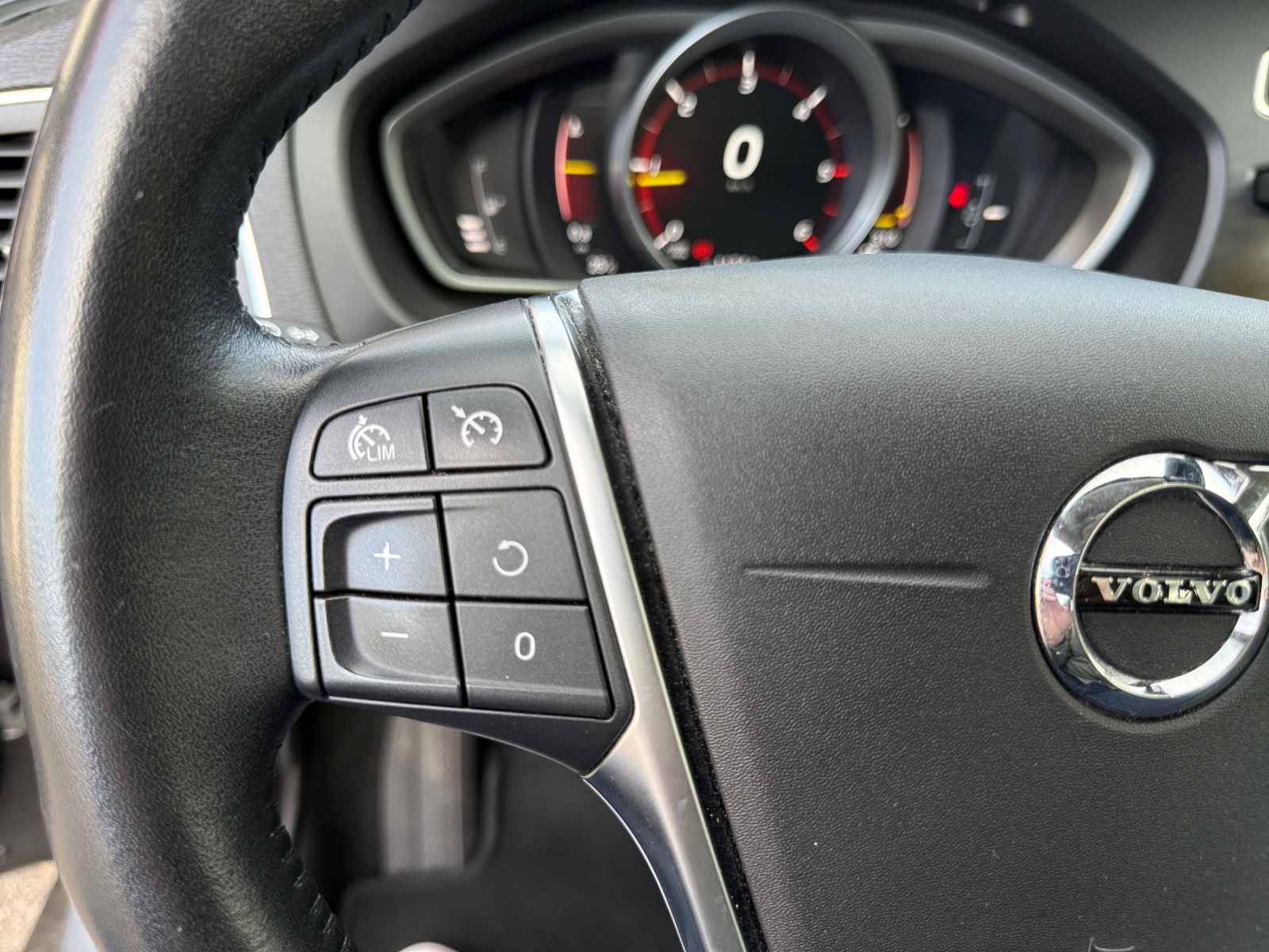 Volvo V40 Cross Country 19