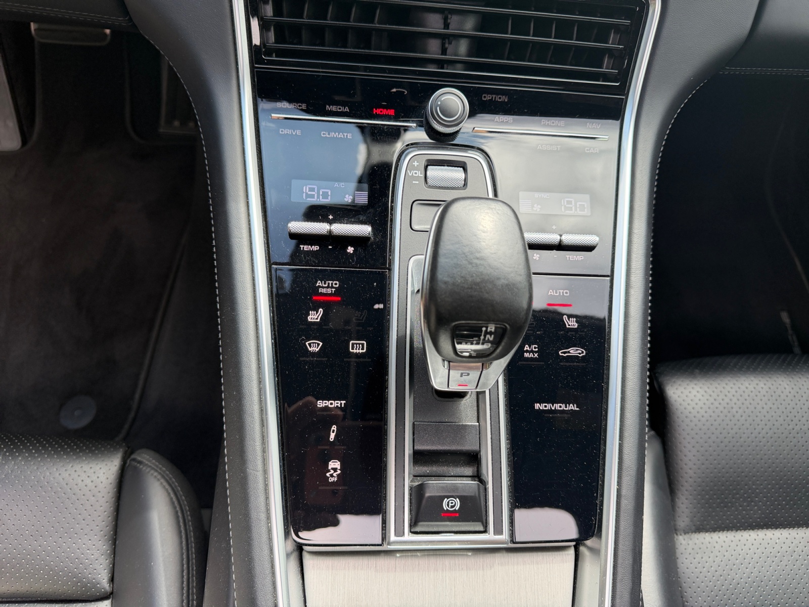 Porsche Panamera 24