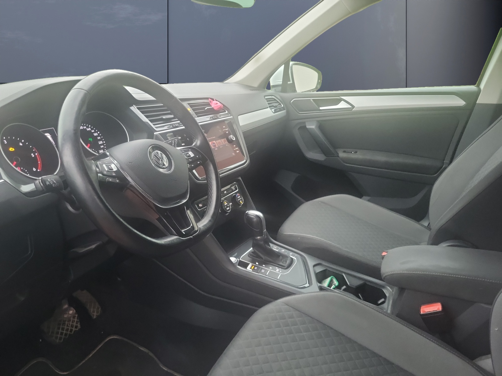 Volkswagen Tiguan 8