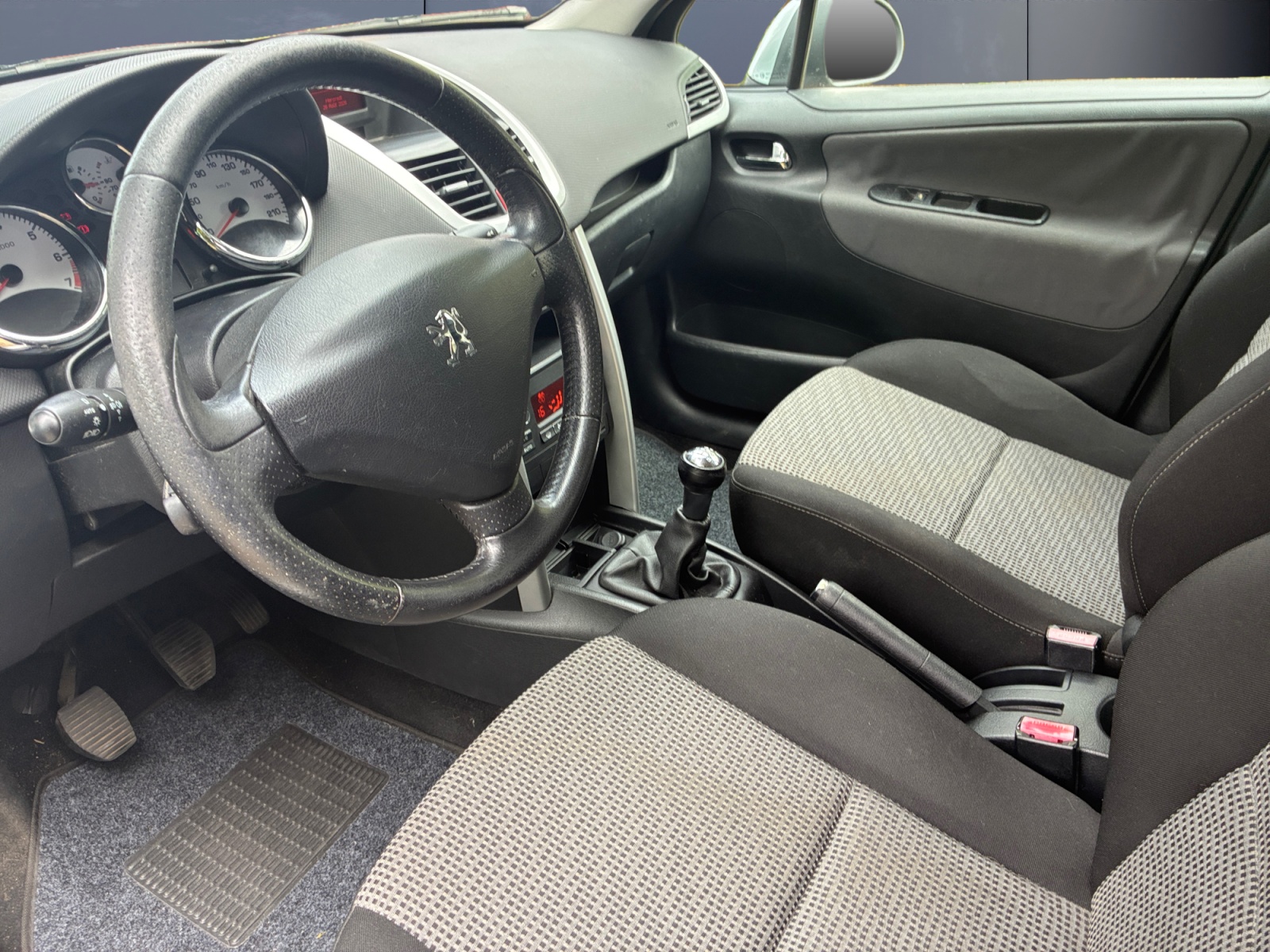 Peugeot 207 8