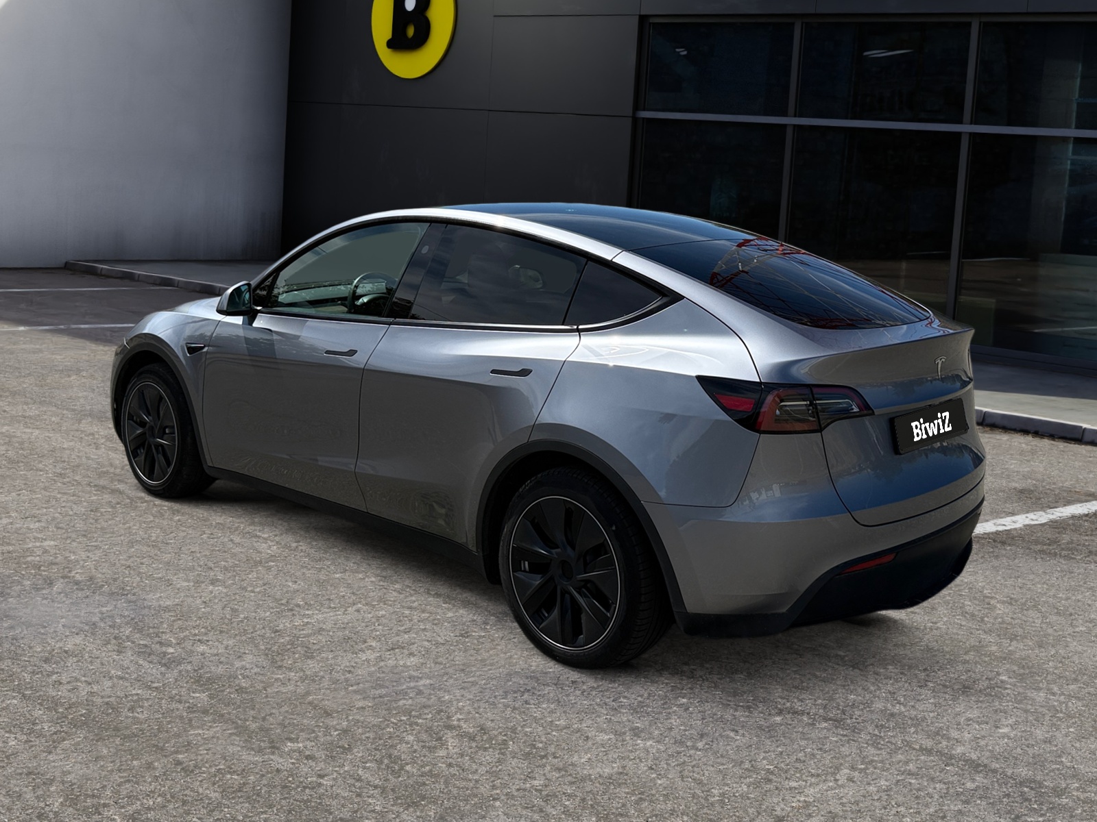 Tesla Model-Y 2