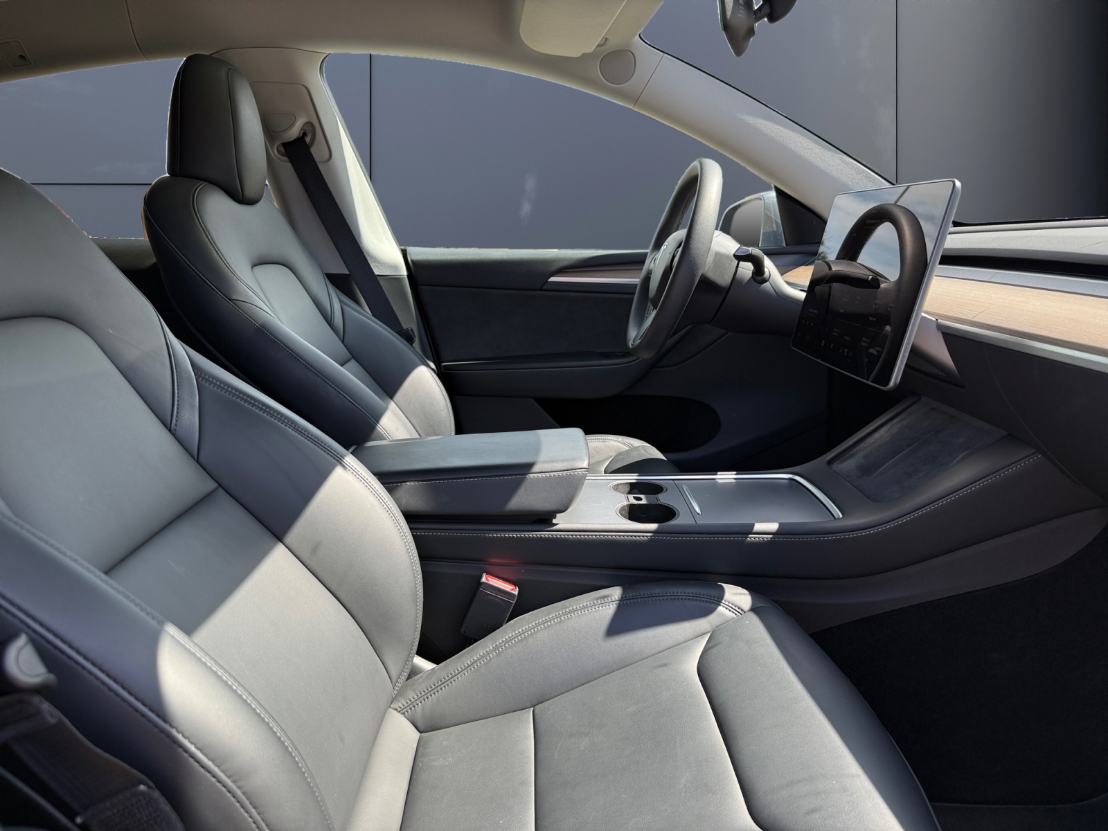 Tesla Model-Y 13