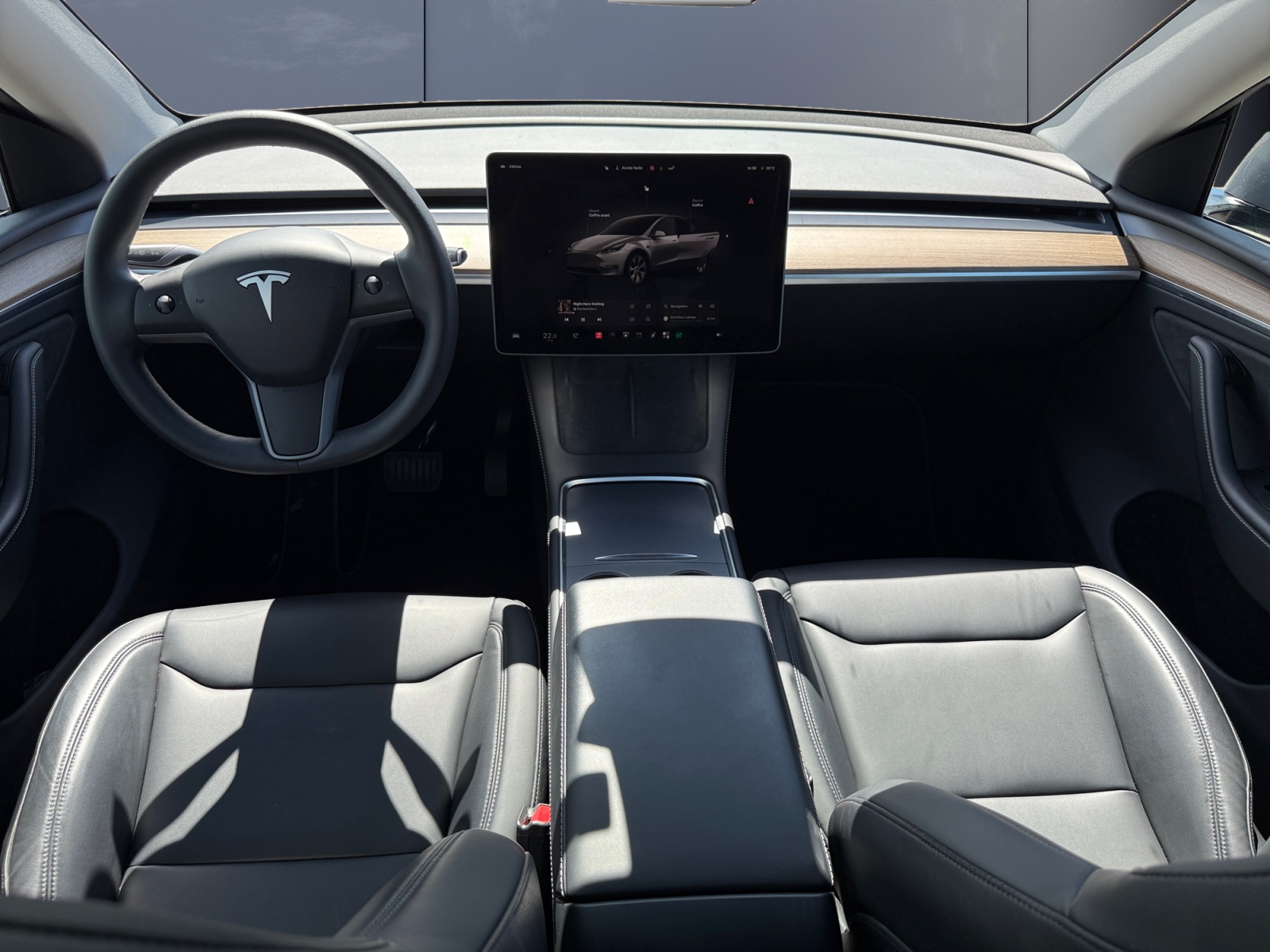 Tesla Model-Y 14