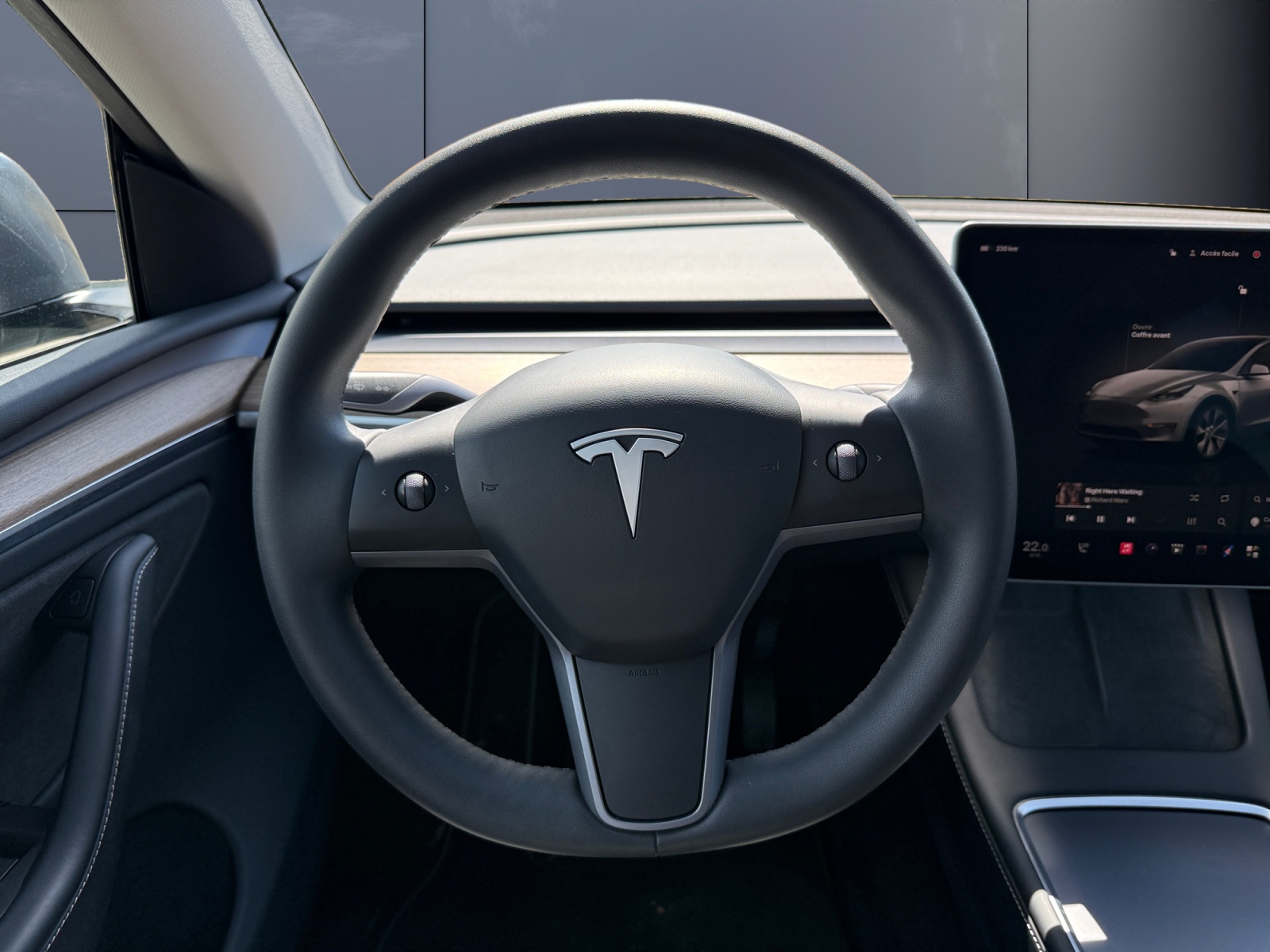 Tesla Model-Y 15