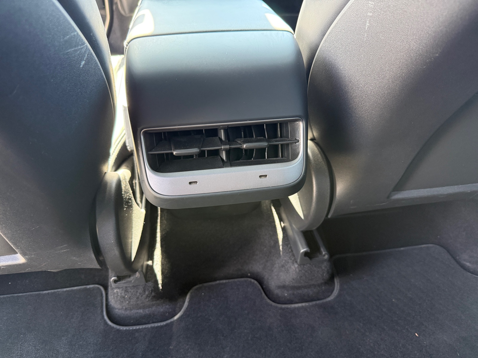Tesla Model-Y 26