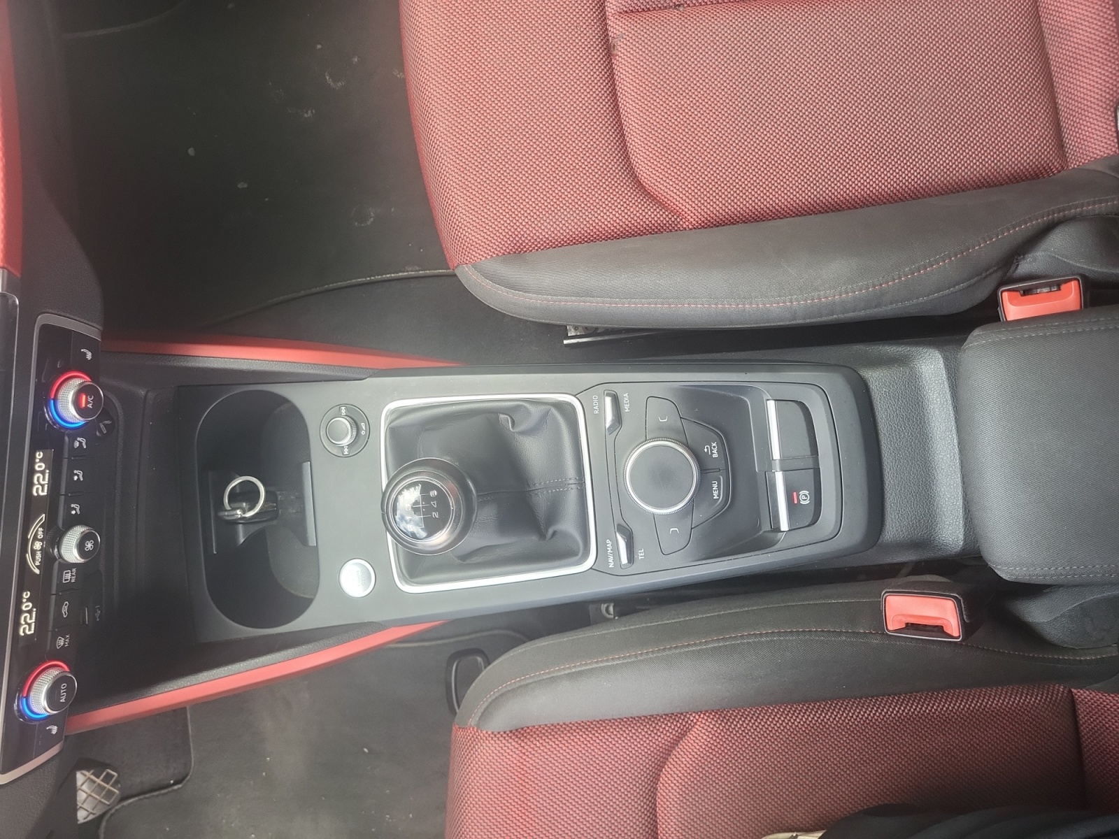 Audi Q2 24