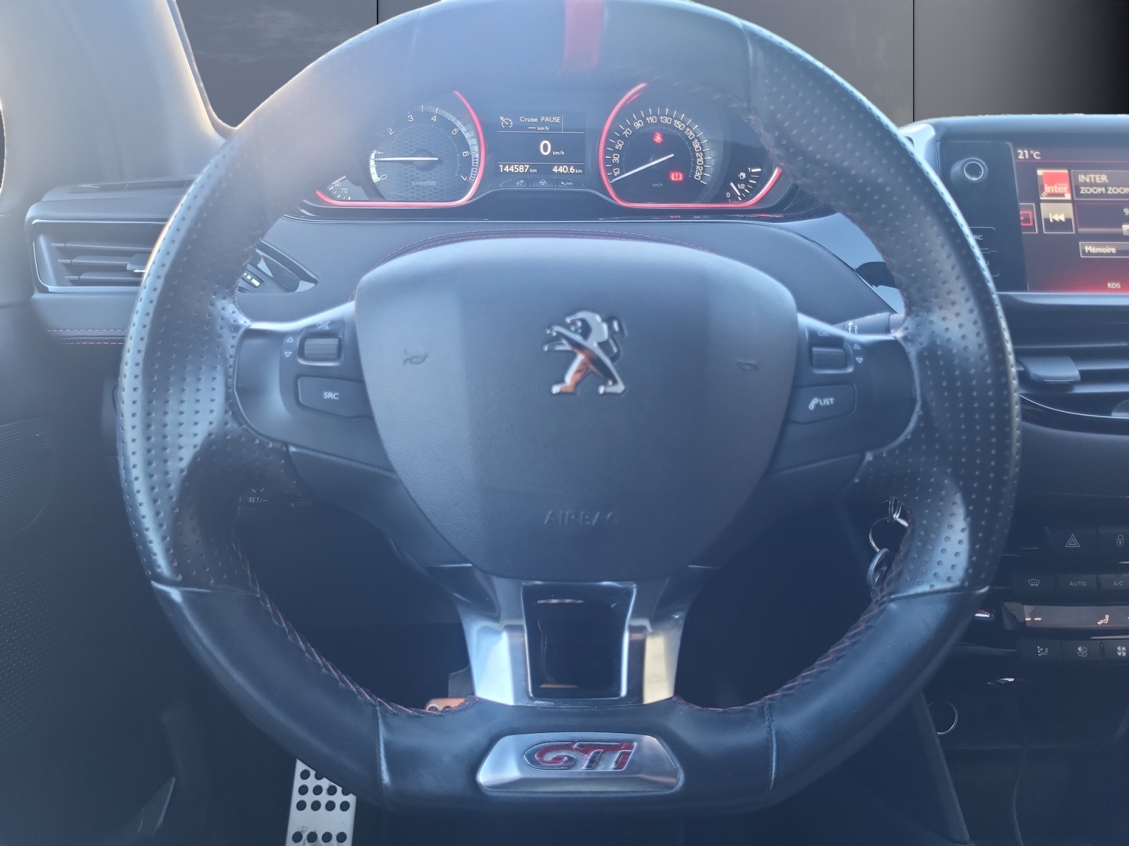Peugeot 208 15