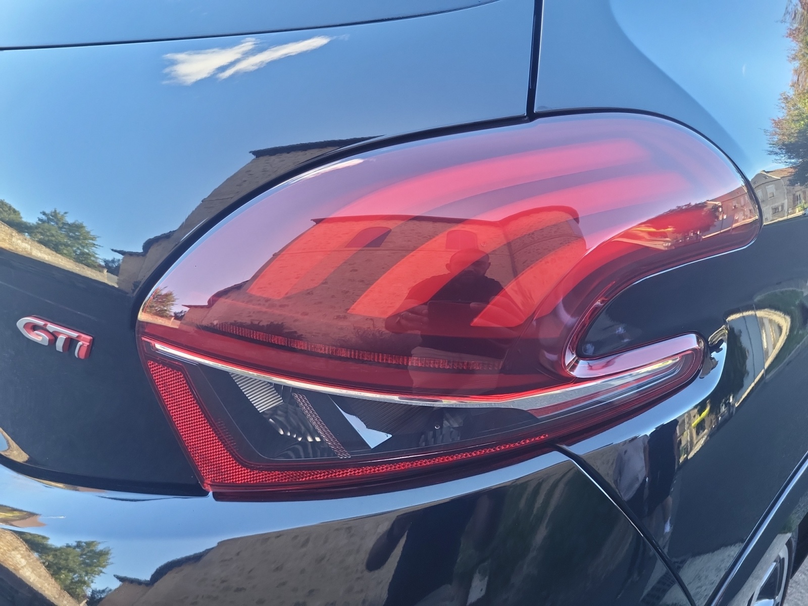 Peugeot 208 24