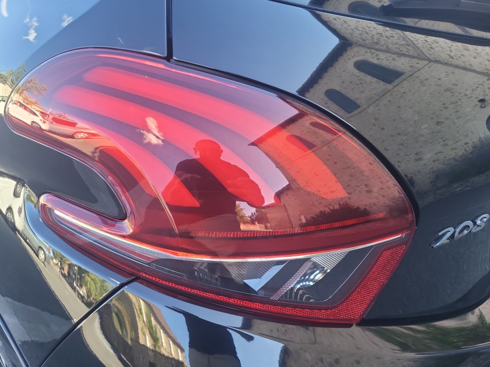 Peugeot 208 25