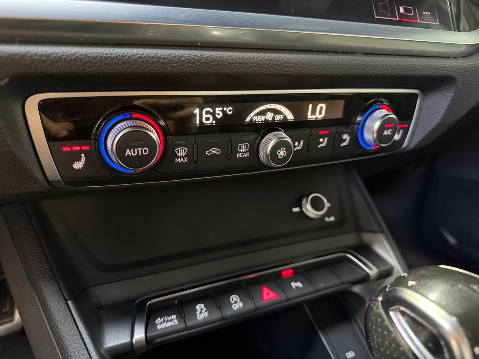 Audi Q3 24