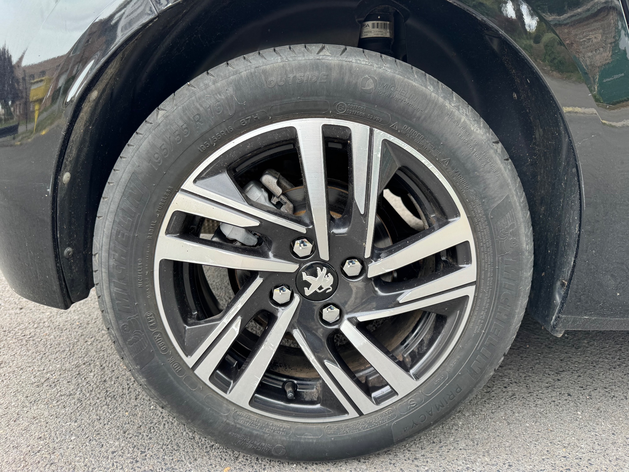 Peugeot 208 36