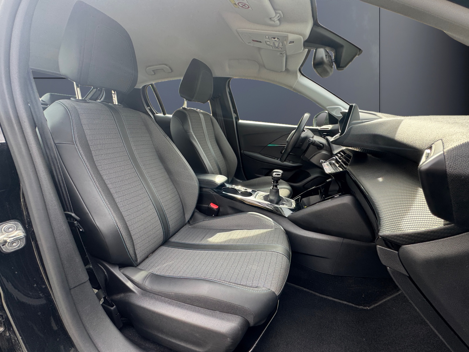 Peugeot 208 13