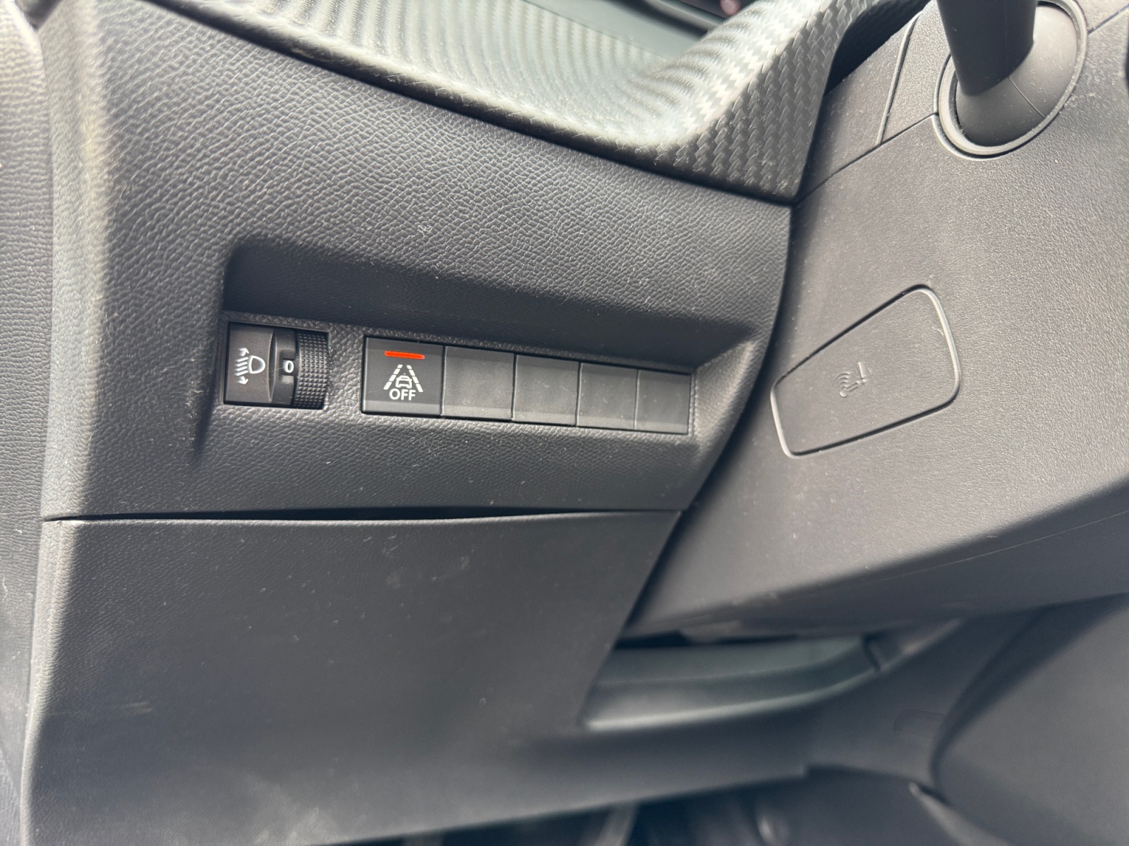 Peugeot 208 18