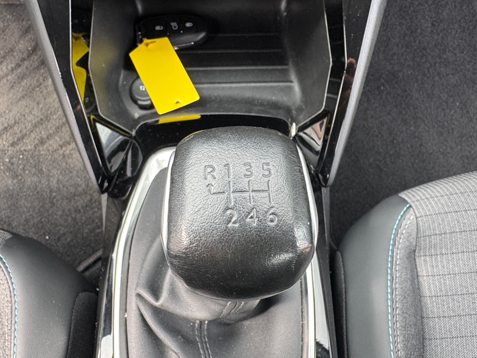 Peugeot 208 29
