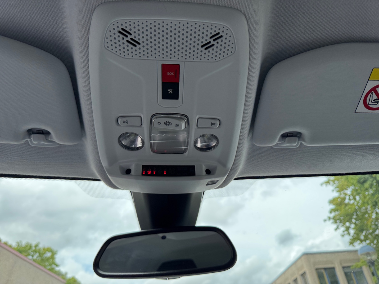 Peugeot 208 31