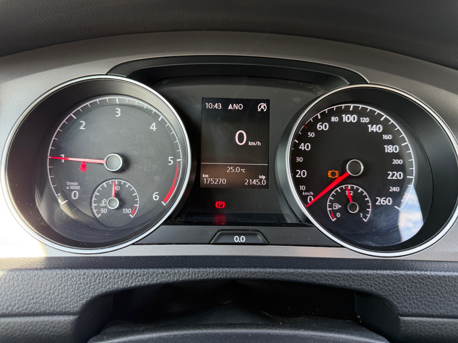 Volkswagen Golf 16