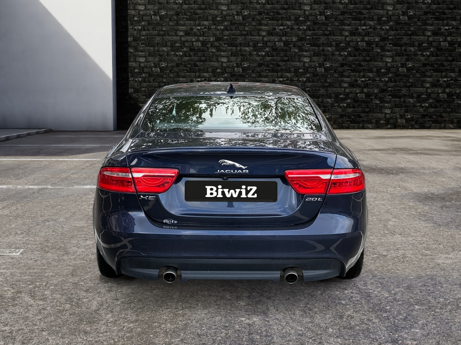 Jaguar Xe 3