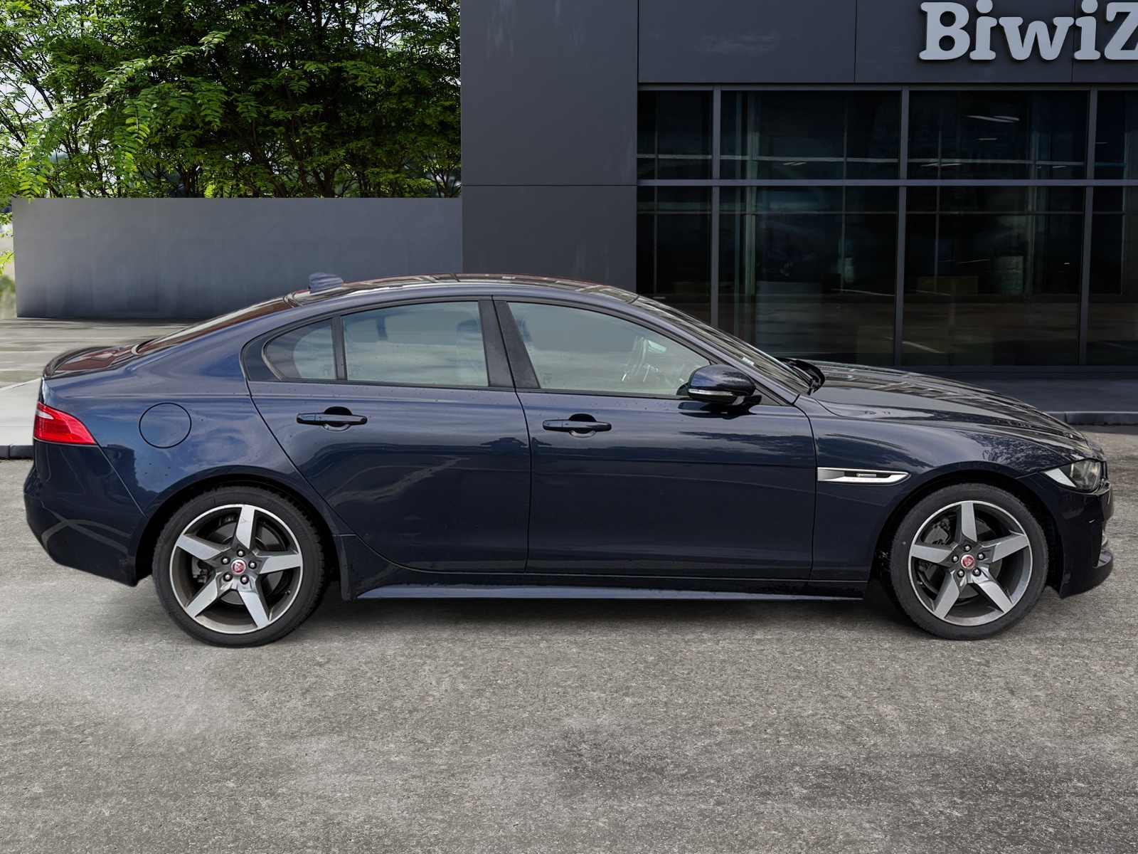 Jaguar Xe 5