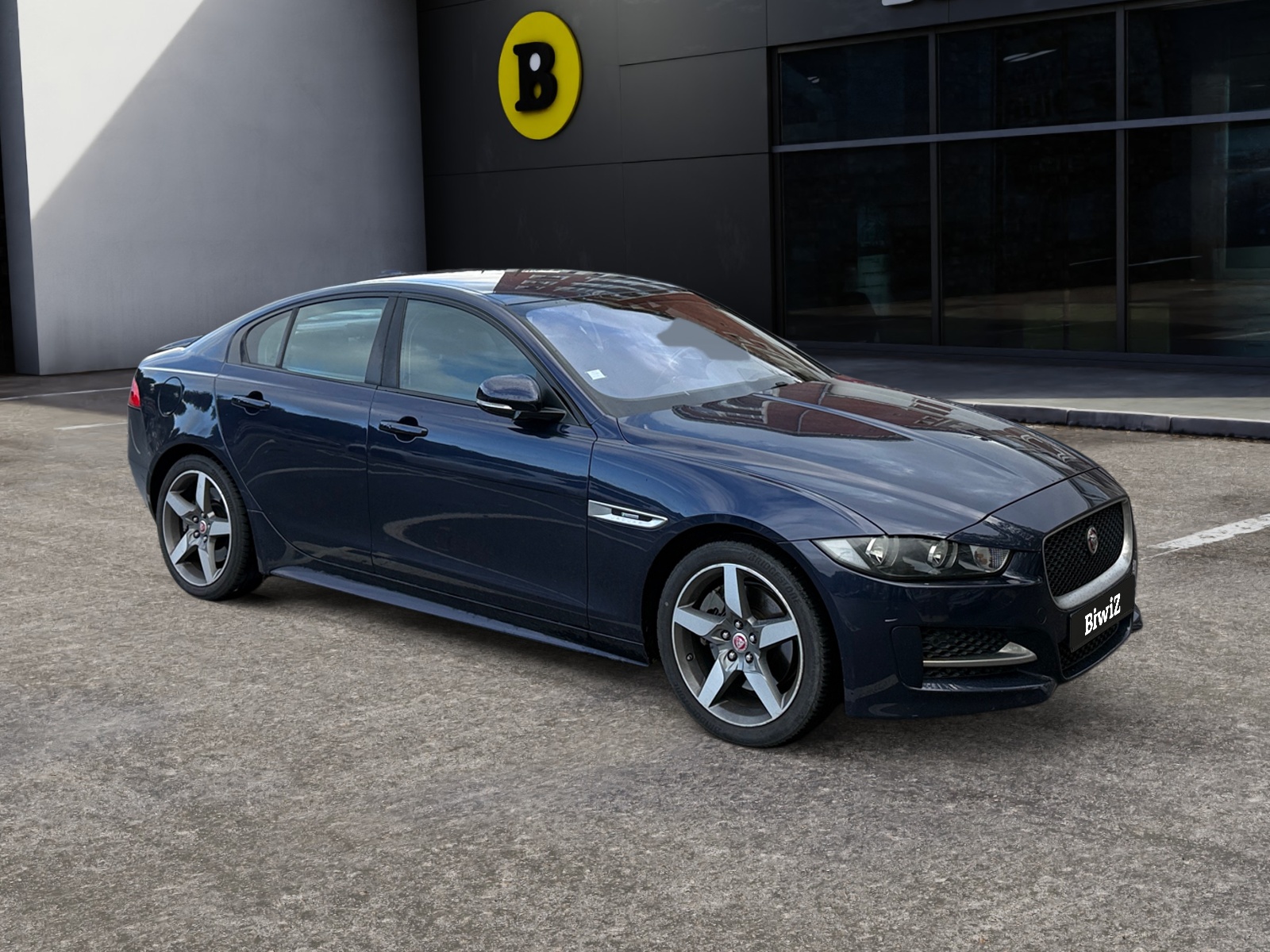 Jaguar Xe 6