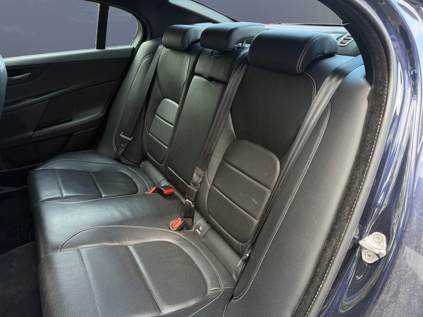 Jaguar Xe 10