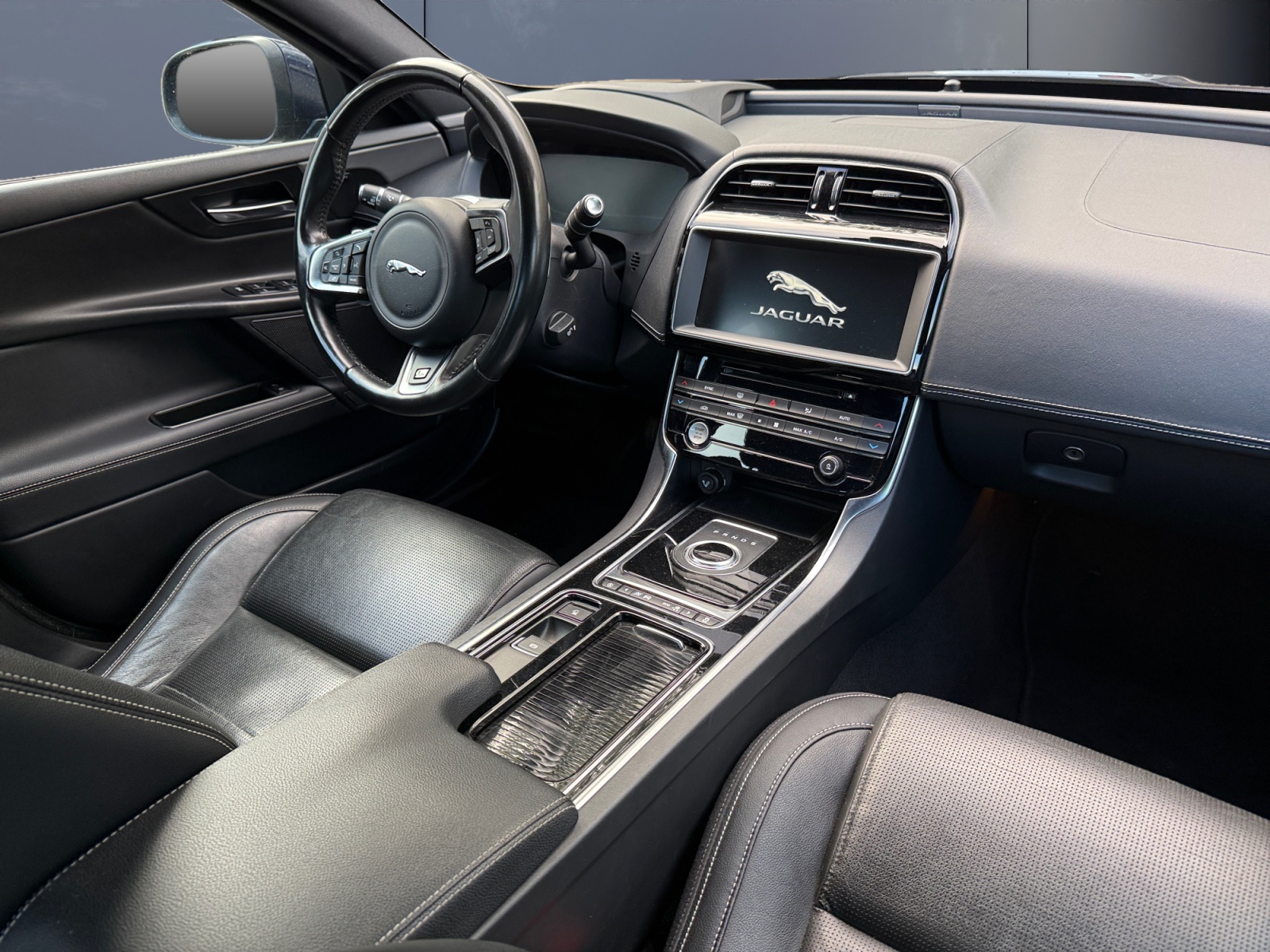 Jaguar Xe 12