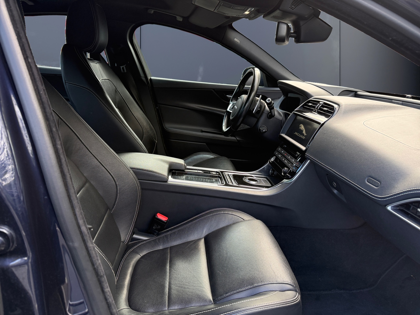 Jaguar Xe 13