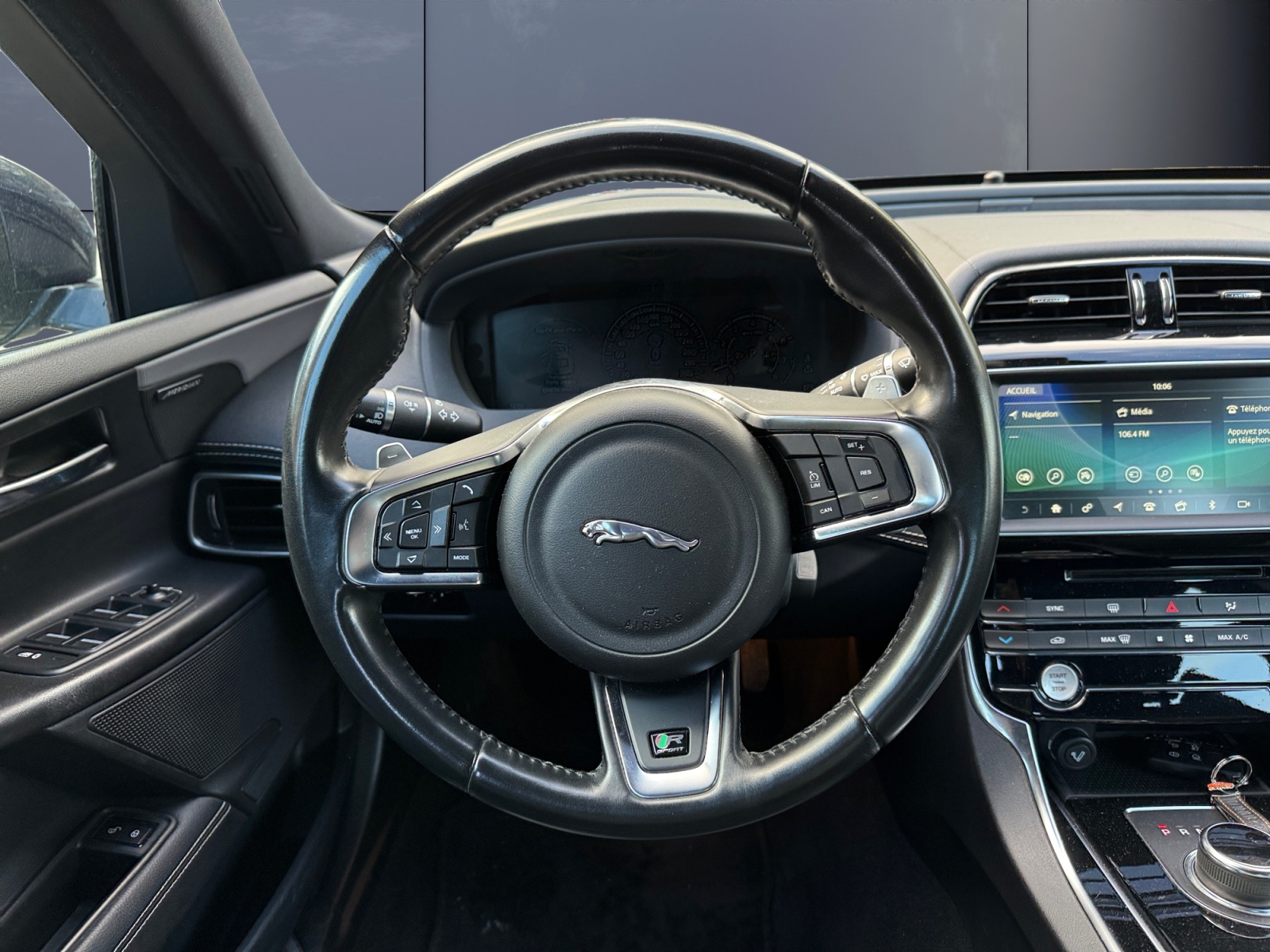 Jaguar Xe 15
