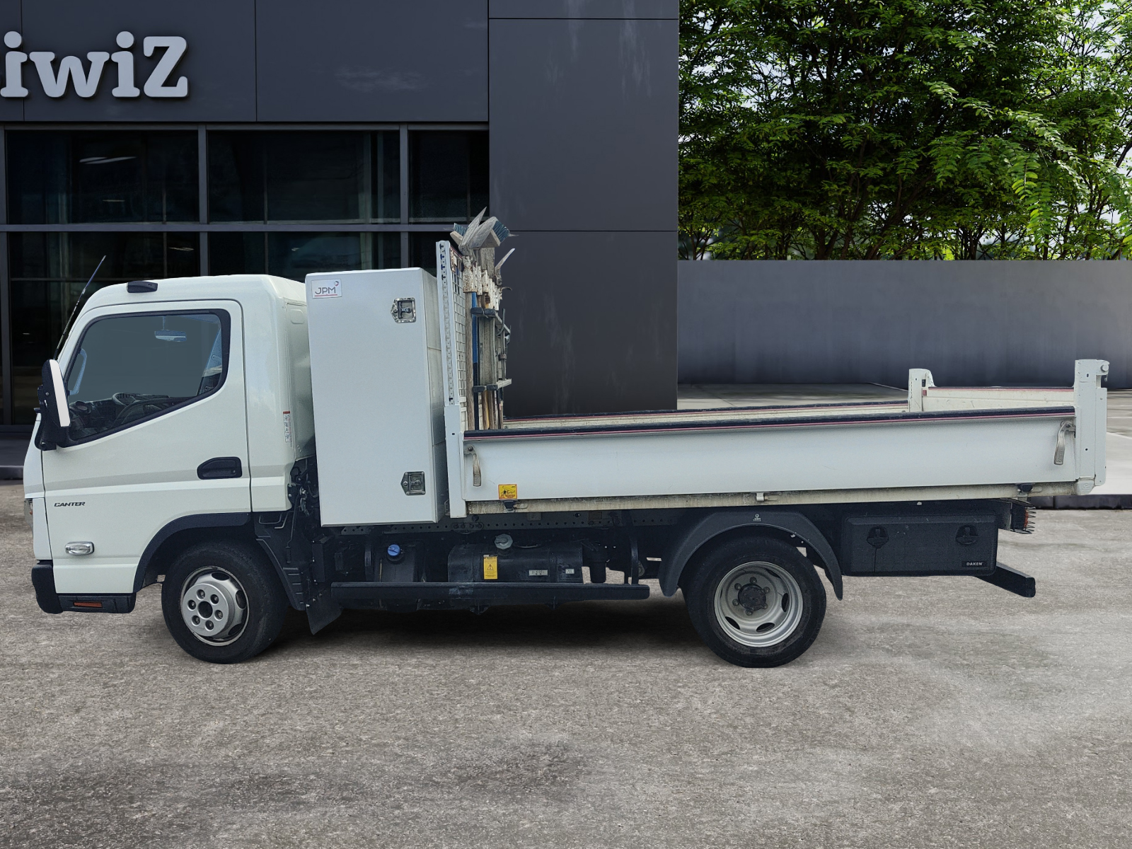 Mitsubishi Canter 1