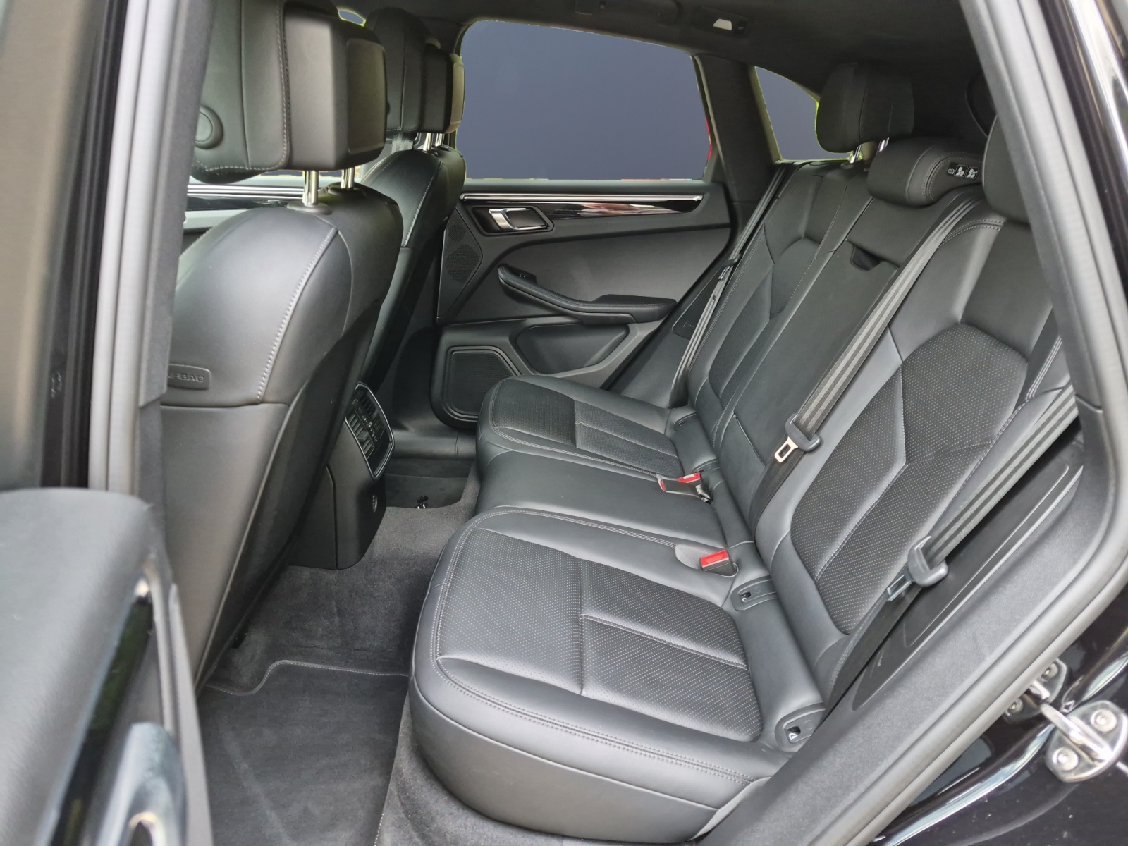Porsche Macan 8