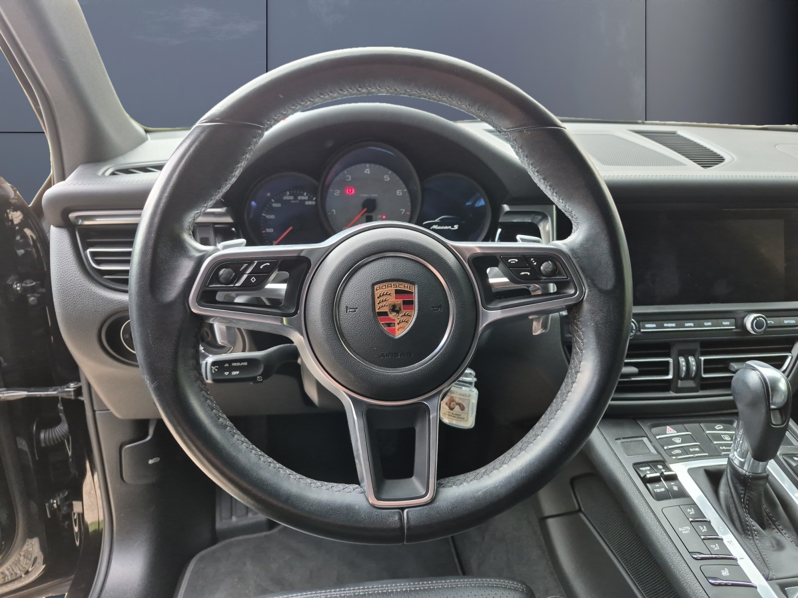 Porsche Macan 32