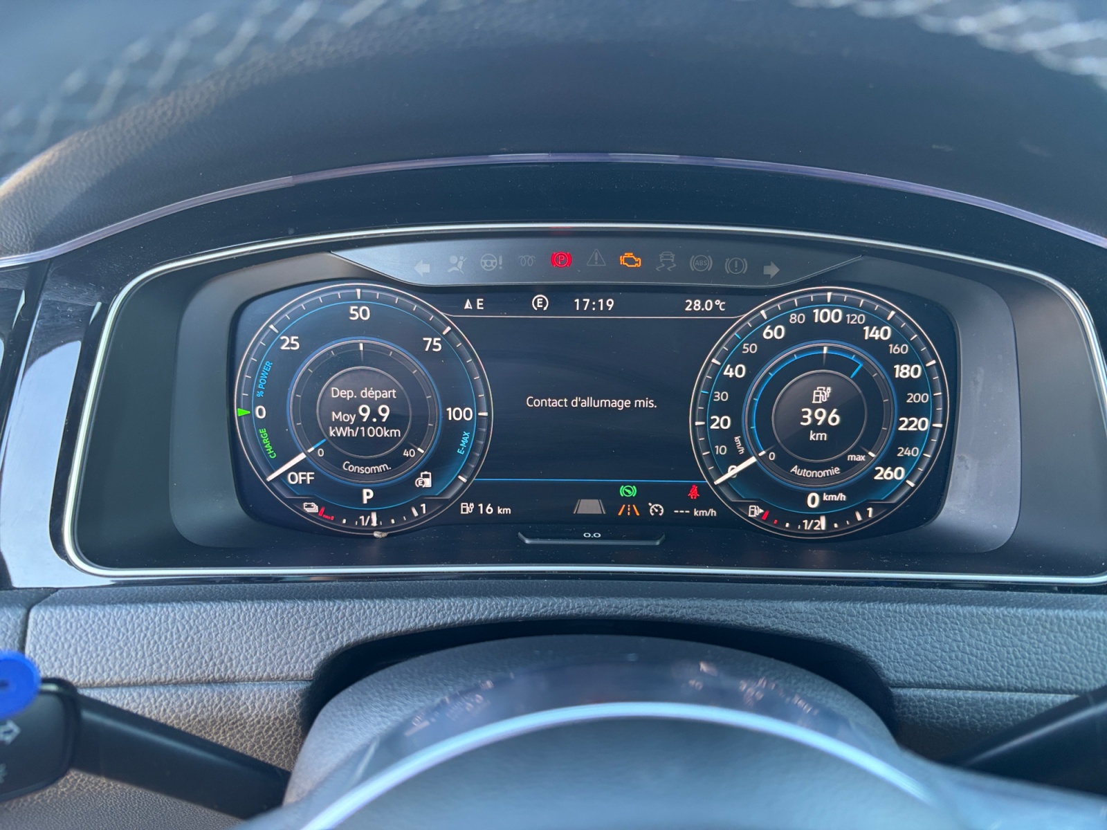 Volkswagen Golf 16