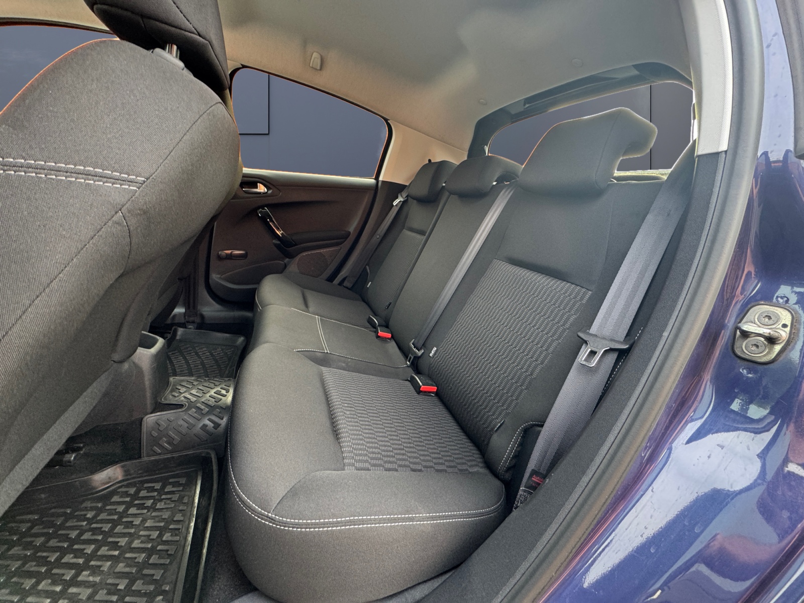 Peugeot 208 9