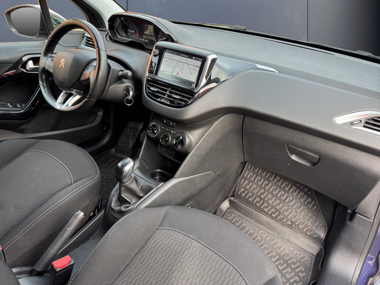 Peugeot 208 11