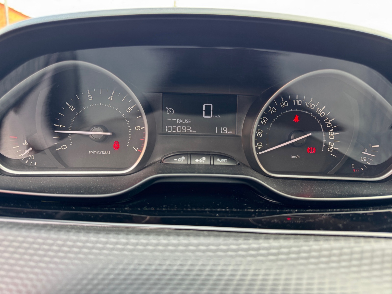 Peugeot 208 15