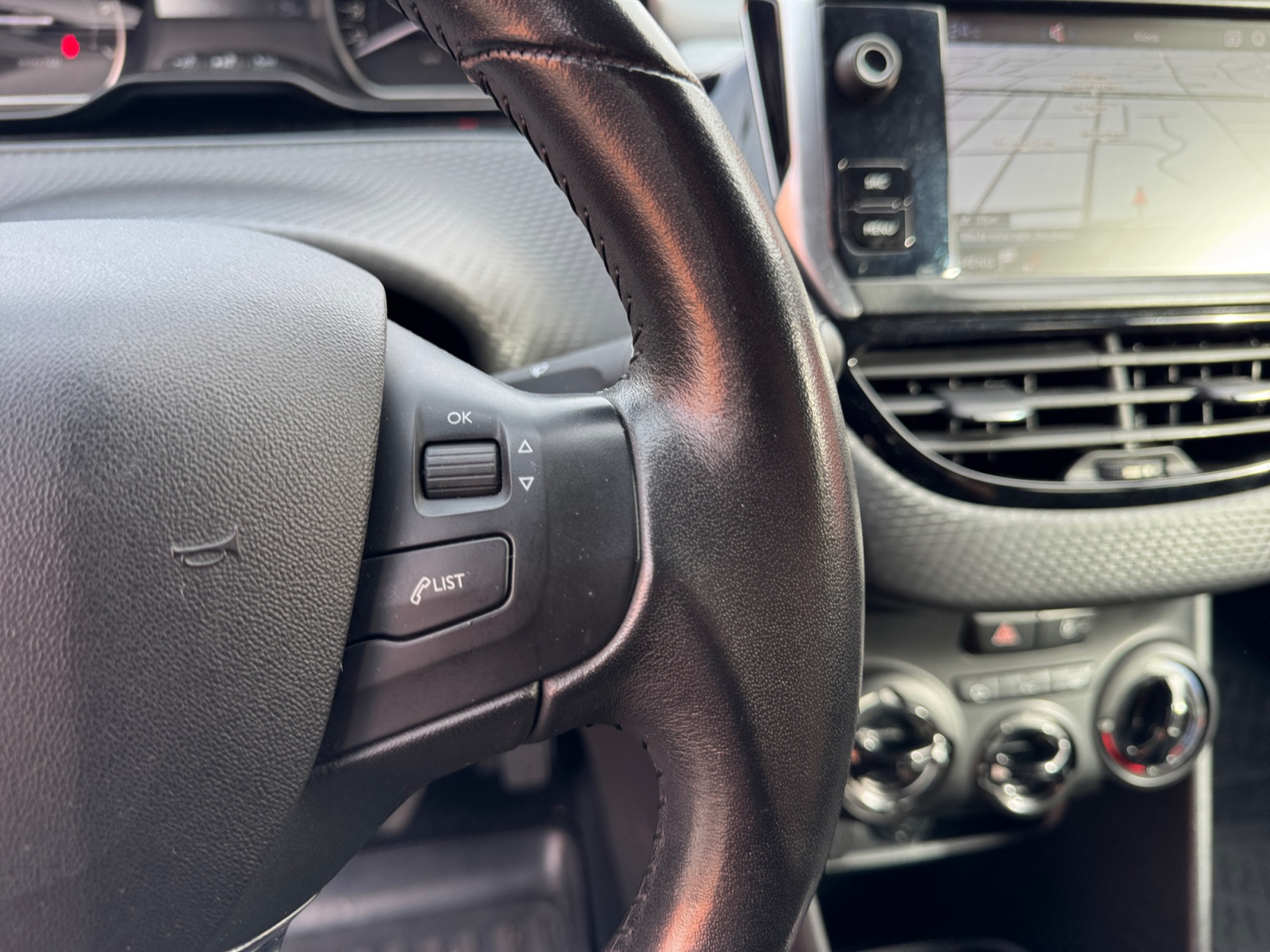 Peugeot 208 21