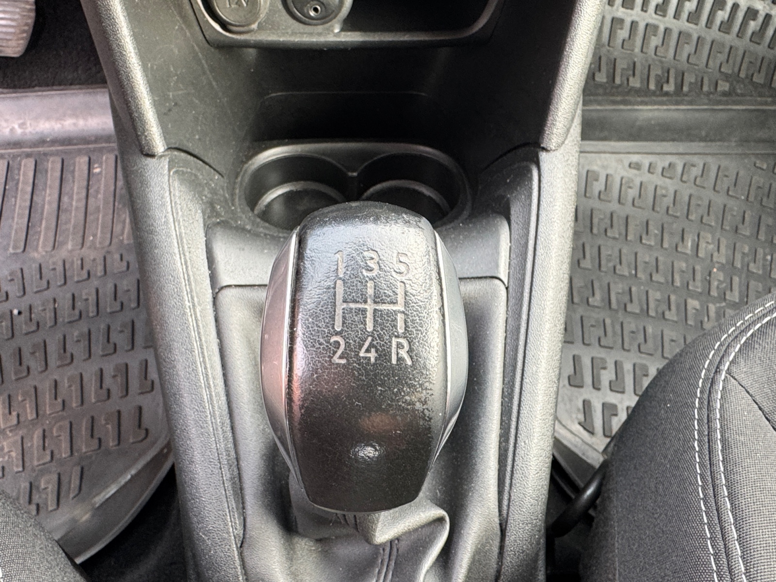 Peugeot 208 26