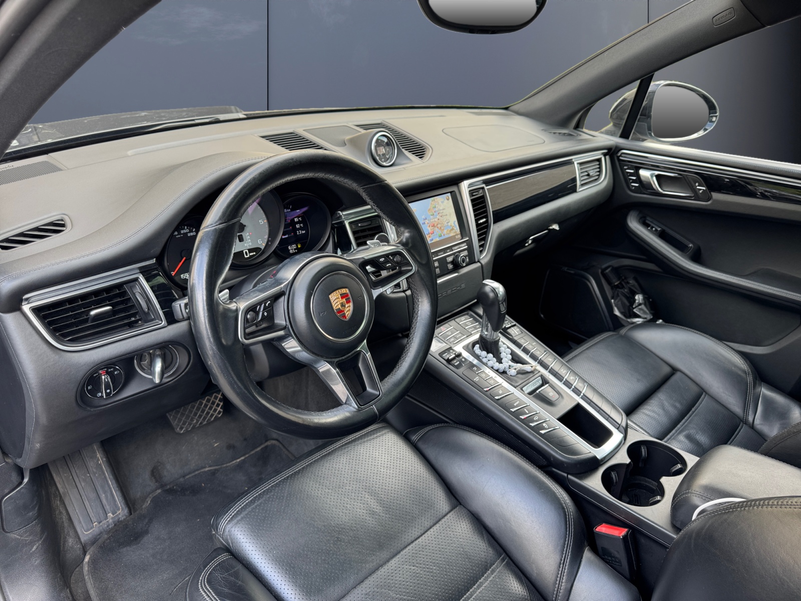 Porsche Macan 8
