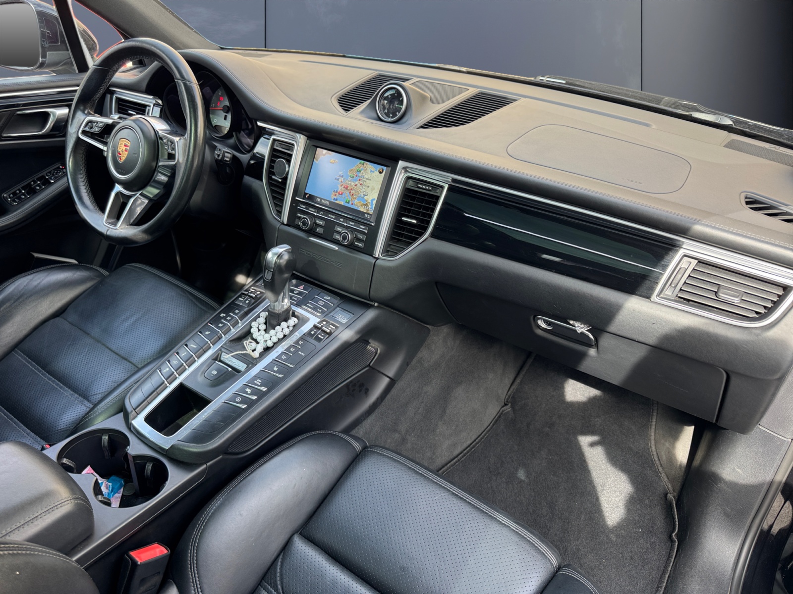 Porsche Macan 12