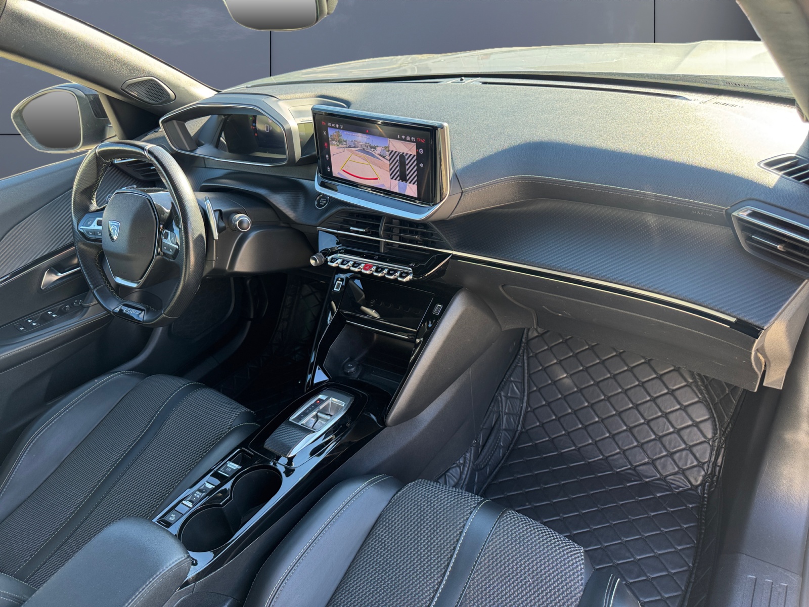 Peugeot 2008 12