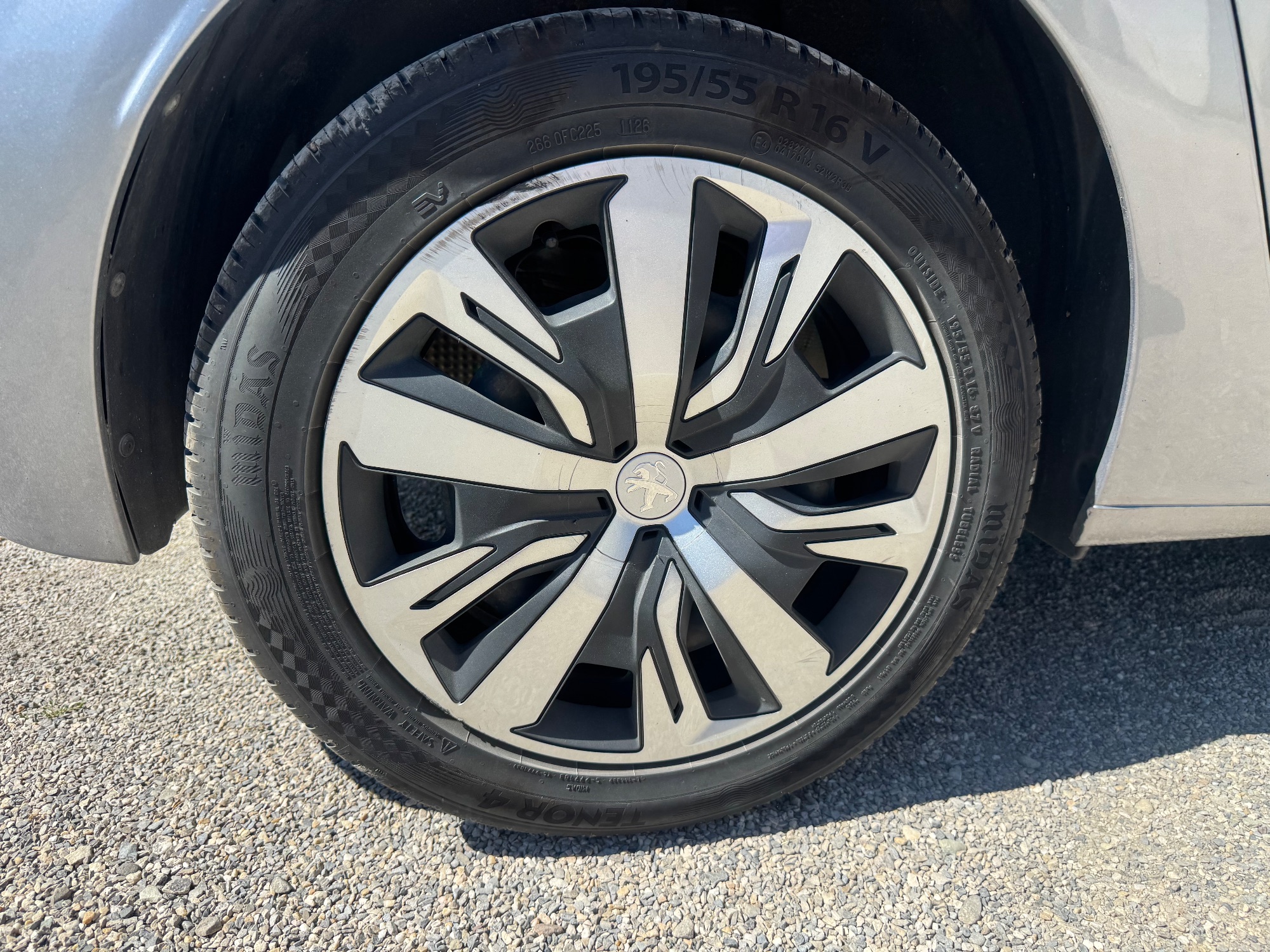 Peugeot 208 36