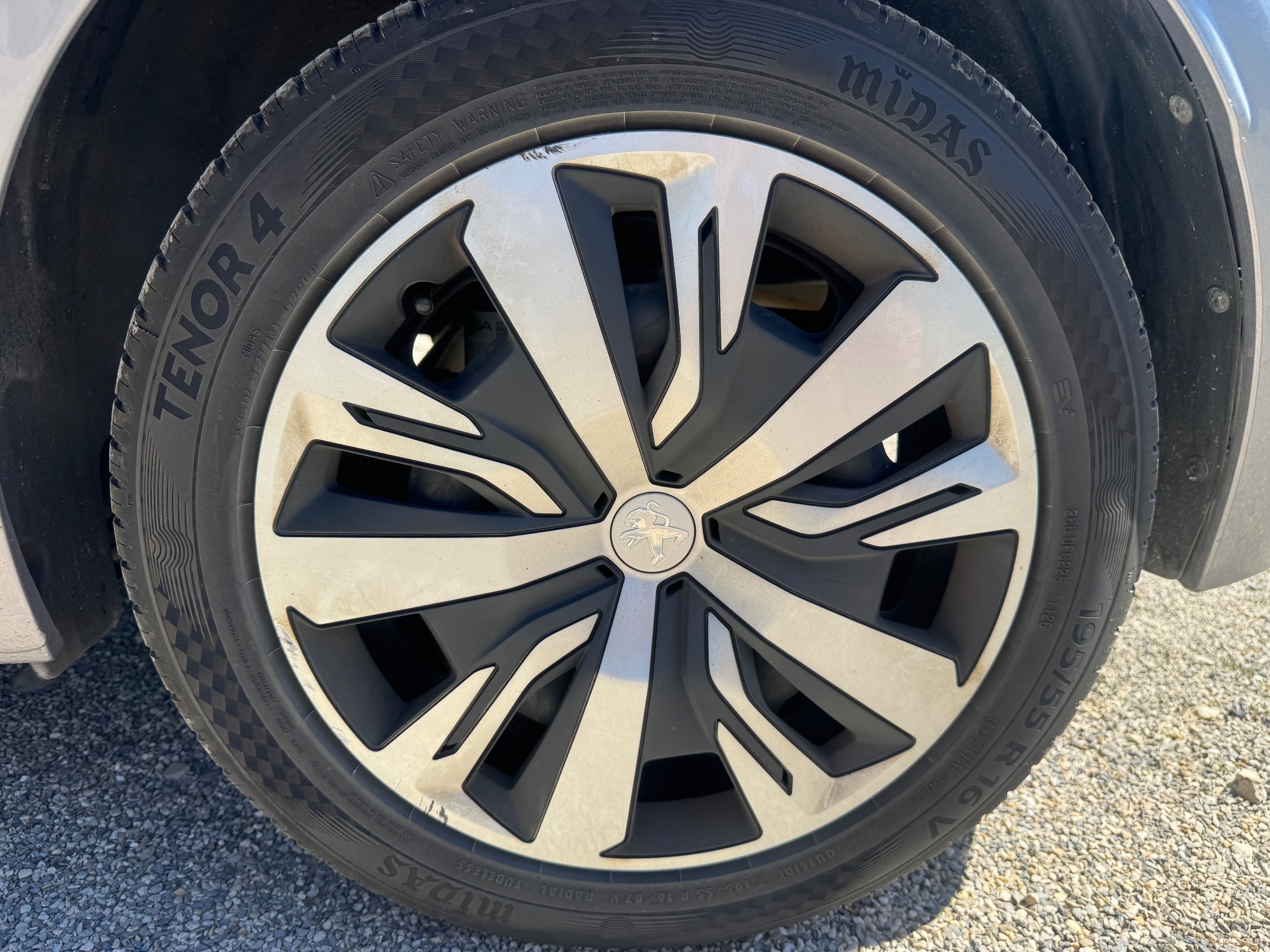 Peugeot 208 38