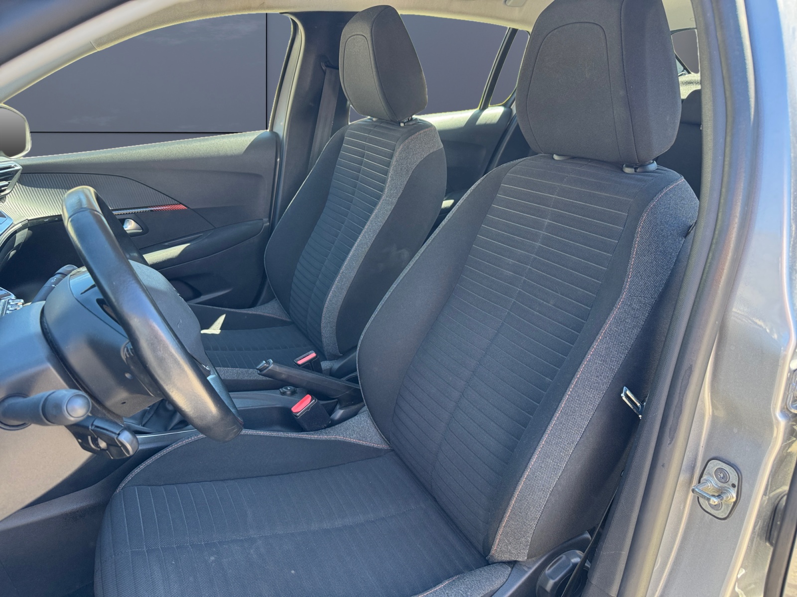 Peugeot 208 9