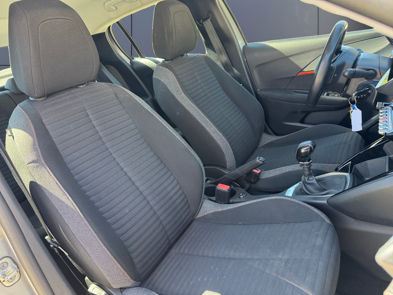 Peugeot 208 13