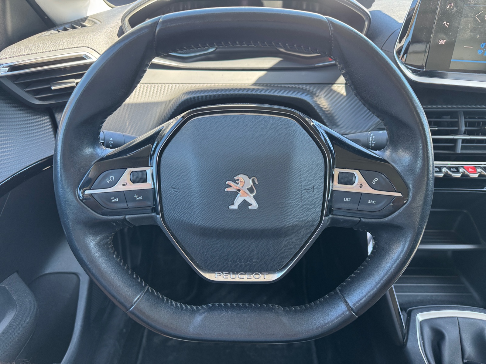 Peugeot 208 15